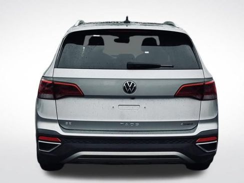 Used 2022 Volkswagen Taos SE w/ Driver Assistance Package AWD/4WD image 7