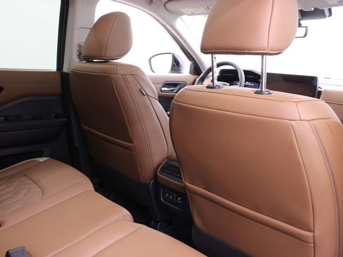 New 2026 Nissan Pathfinder Platinum FWD image 21
