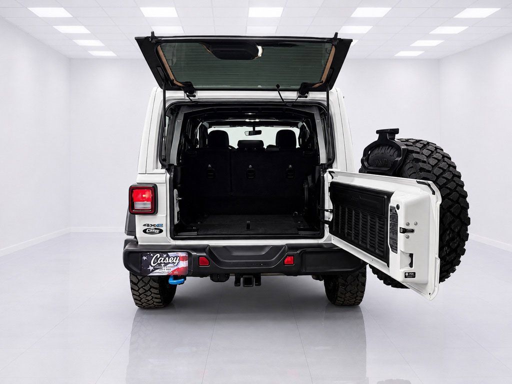 Used 2023 Jeep Wrangler Unlimited w/ Sun & Screen Package AWD/4WD image 15