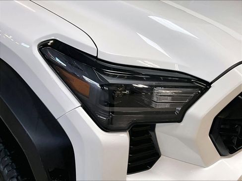 Used 2025 Toyota Tacoma TRD Off-Road image 33