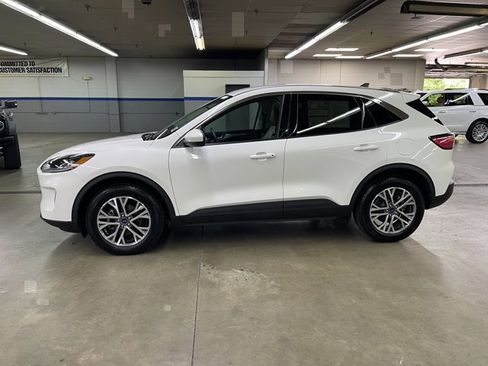 Used 2022 Ford Escape SEL w/ Technology Package image 4