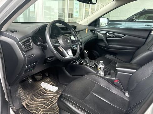 Used 2018 Nissan Rogue SL FWD image 5