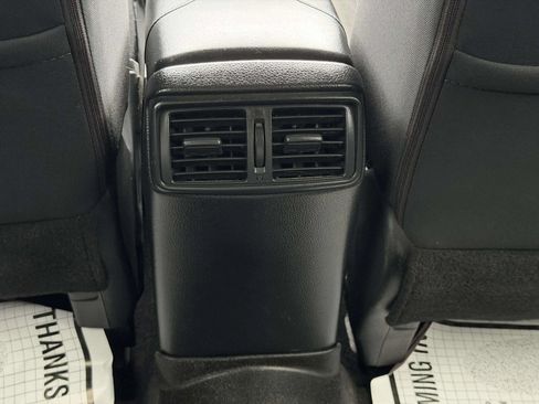 Used 2018 Nissan Rogue SV AWD/4WD image 22