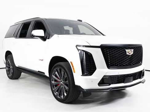 Used 2025 Cadillac Escalade V AWD/4WD image 17