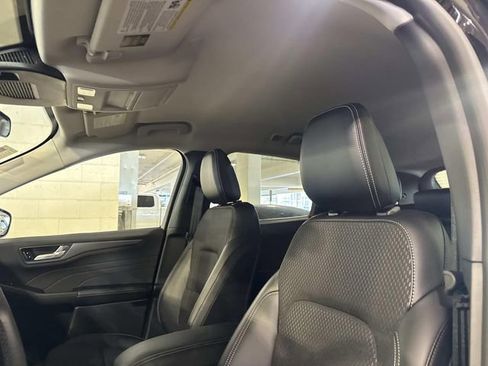 Used 2025 Ford Escape SE image 18