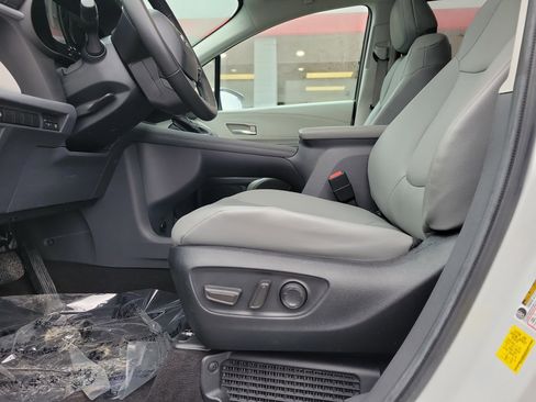 Used 2023 Toyota Sienna XLE image 16