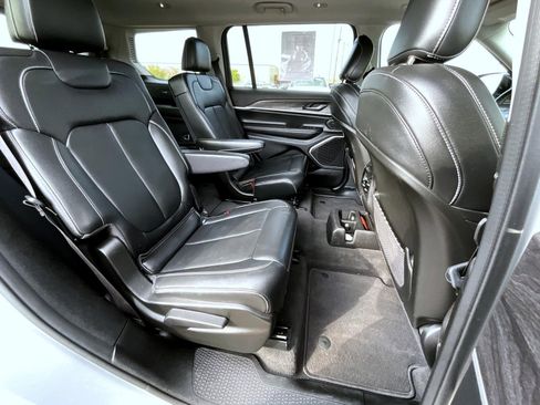 Used 2022 Jeep Grand Cherokee L Limited image 19