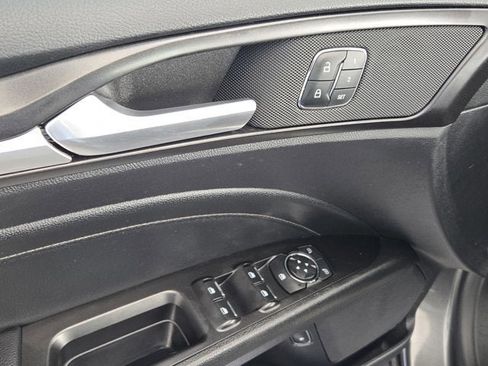 Used 2019 Ford Fusion Titanium image 18