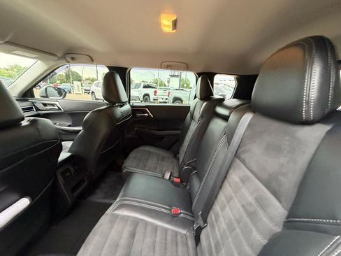 Used 2022 Mitsubishi Outlander SE AWD/4WD image 5