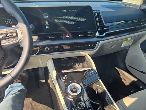 New 2025 Kia Sportage EX image 2