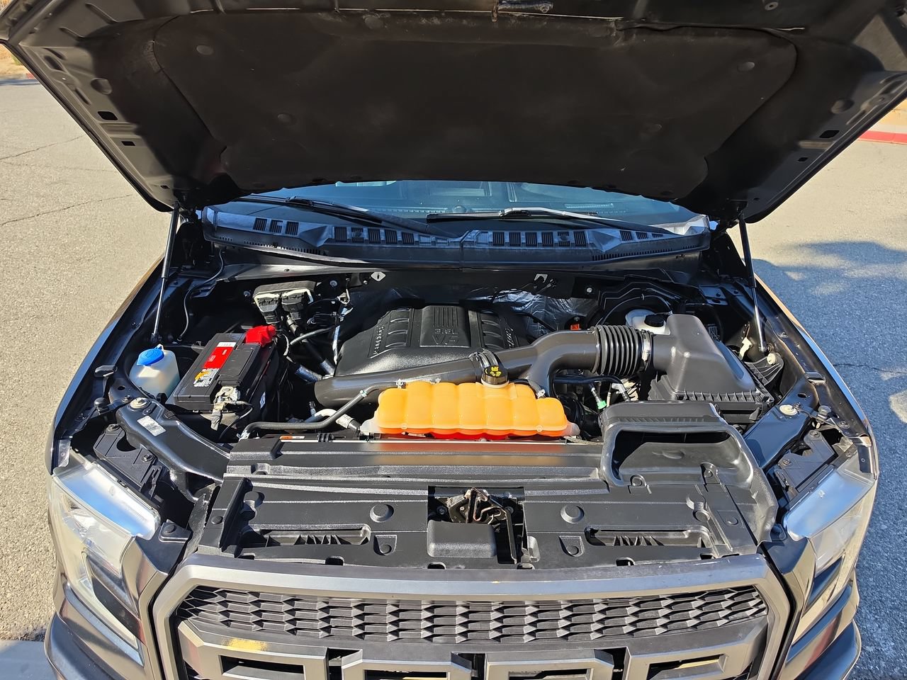 Used 2016 Ford F150 Platinum w/ Equipment Group 701A Luxury AWD/4WD image 31