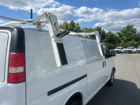 Used 2017 Chevrolet Express 2500 RWD image 29