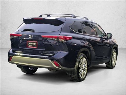 Used 2023 Toyota Highlander Platinum image 5