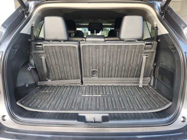 Used 2021 Toyota Highlander XLE AWD/4WD image 23