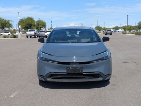 Used 2025 Toyota Prius LE FWD image 8