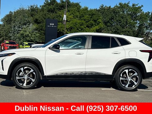 Used 2025 Chevrolet Trax RS FWD image 7