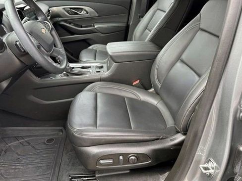 Used 2023 Chevrolet Traverse LT w/ LPO, Floor Liner Package FWD image 3