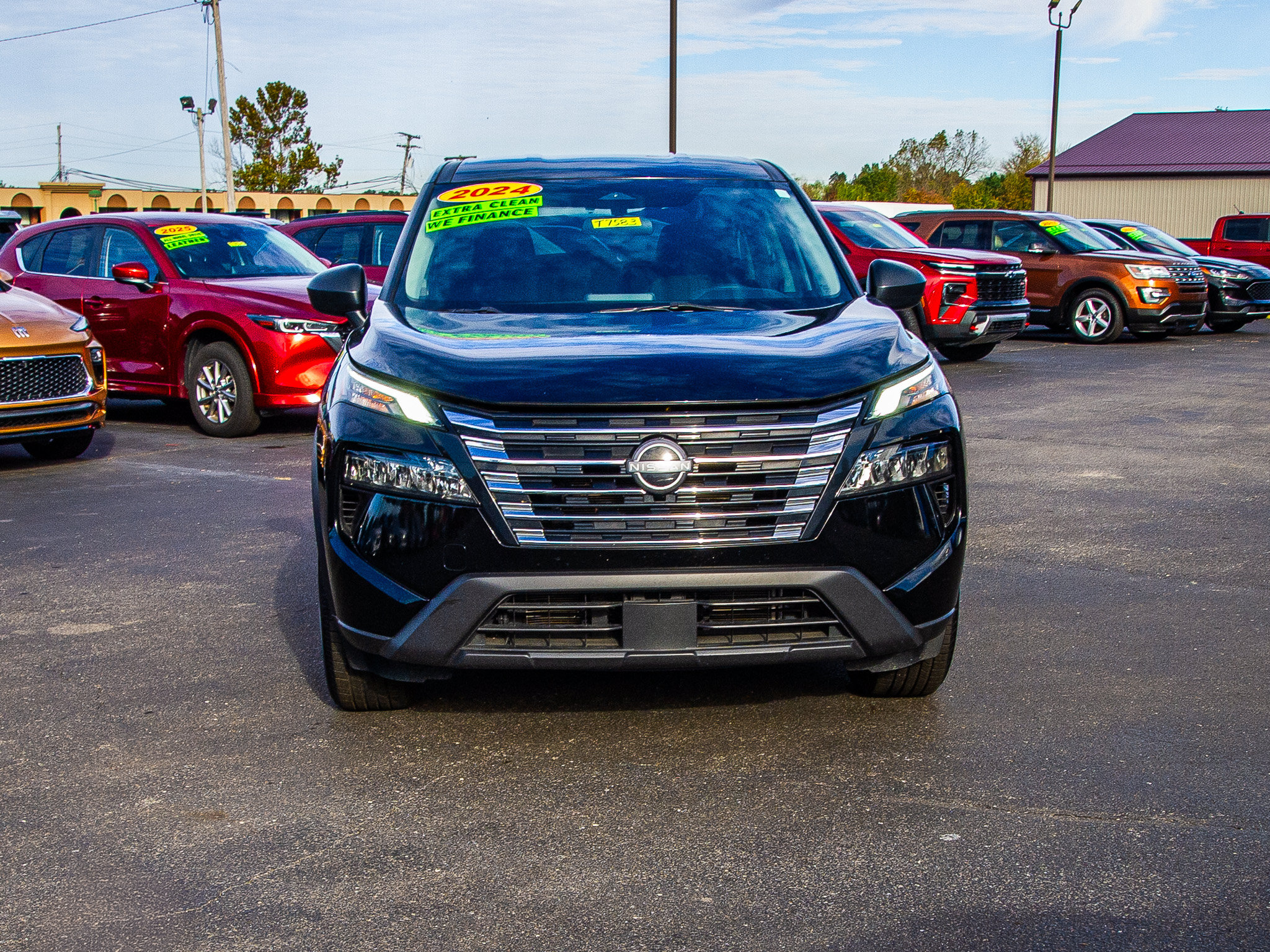 Used 2024 Nissan Rogue S FWD image 2