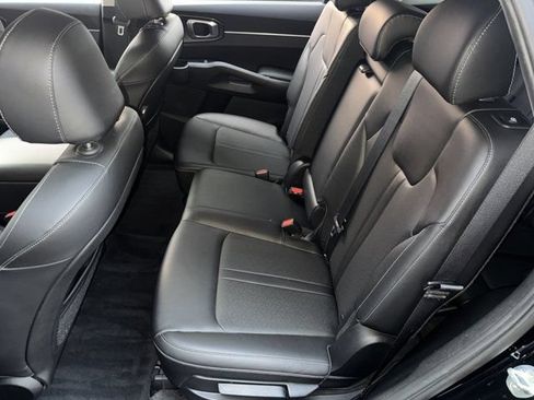 Used 2022 Kia Sorento S FWD image 19