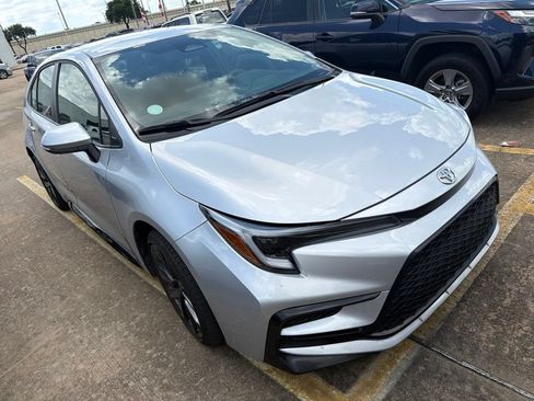 Used 2026 Toyota Corolla SE FWD image 6