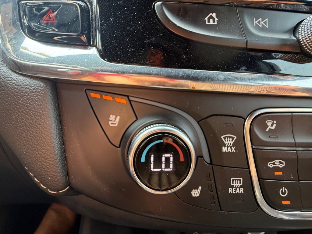 Used 2023 Chevrolet Traverse Premier AWD/4WD image 25