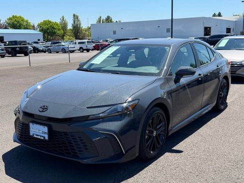 Used 2025 Toyota Camry SE FWD image 5