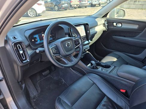 Used 2023 Volvo XC40 B5 Core w/ Climate Package AWD/4WD image 9
