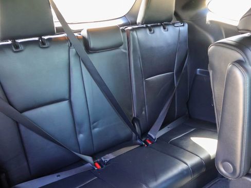 Used 2024 Toyota Highlander XSE FWD image 12