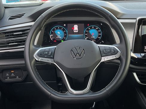 Used 2025 Volkswagen Atlas Cross Sport SE image 21