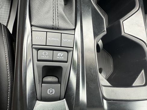 Certified 2025 Toyota Camry SE w/ Convenience Package image 16