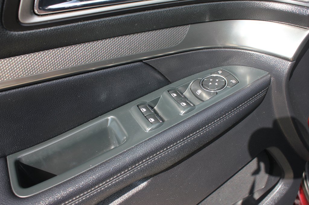 Used 2018 Ford Explorer XLT w/ Equipment Group 202A AWD/4WD image 27