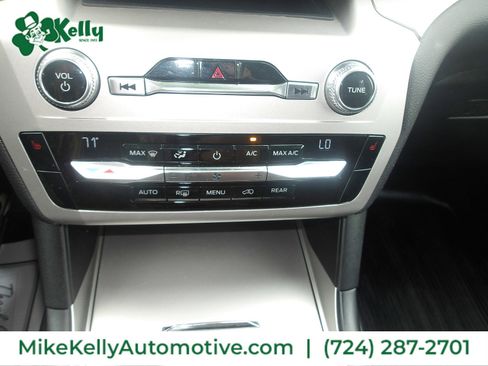 Used 2021 Ford Explorer XLT AWD/4WD image 24