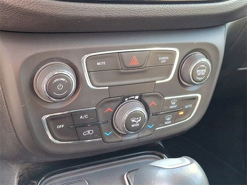 Used 2019 Jeep Compass Limited image 15