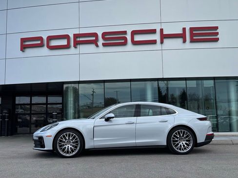 Certified 2025 Porsche Panamera 4 AWD/4WD image 2