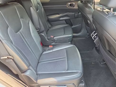 Used 2023 Kia Sorento EX FWD image 17