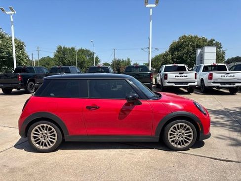 Used 2025 MINI Cooper 2-Door Hardtop FWD image 4