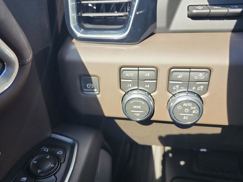 Used 2026 GMC Sierra 1500 Denali w/ Denali Reserve Package AWD/4WD image 21