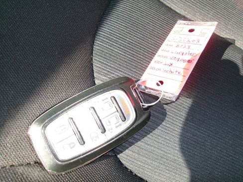 Used 2023 Chrysler Voyager LX FWD image 20