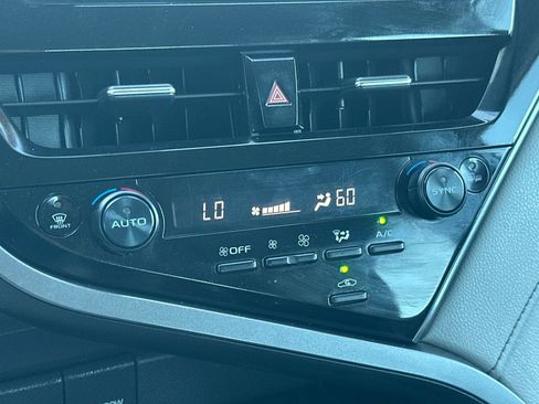 Used 2022 Toyota Camry SE image 20