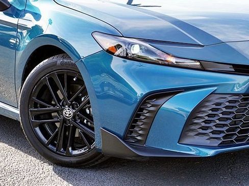 Used 2026 Toyota Camry SE w/ Multimedia Upgrade Package image 4