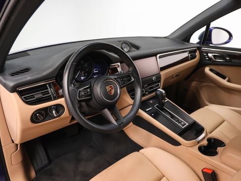 Certified 2023 Porsche Macan AWD/4WD image 46