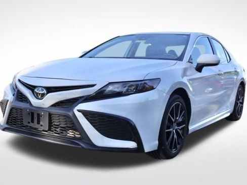 Used 2024 Toyota Camry SE image 6