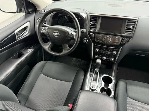 Used 2020 Nissan Pathfinder SV image 25