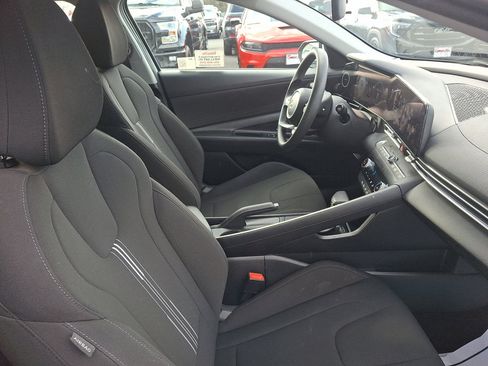 Used 2024 Hyundai Elantra SEL image 11