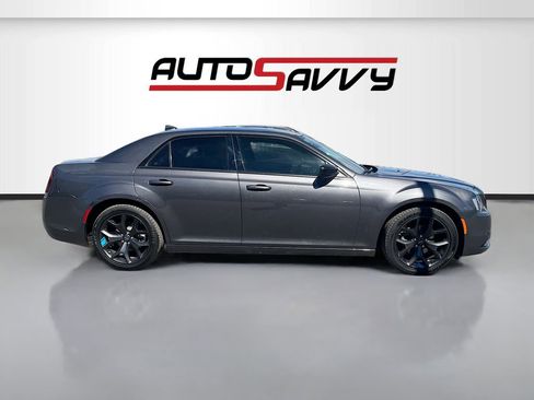 Used 2022 Chrysler 300 Touring w/ Sport Appearance Package RWD image 8