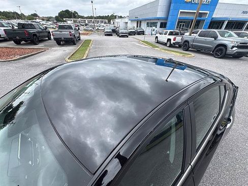 Used 2025 Nissan Altima 2.5 SV FWD image 13