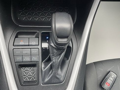 Used 2023 Toyota RAV4 XLE image 31