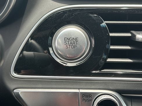 Certified 2023 Genesis G70 2.0T RWD image 20