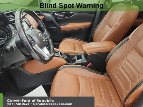 Used 2018 Nissan Rogue SL w/ Premium Package image 13