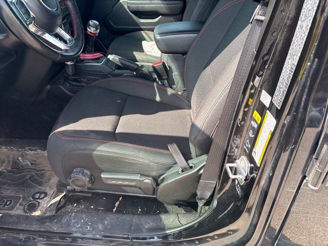 Used 2021 Jeep Gladiator Rubicon AWD/4WD image 8